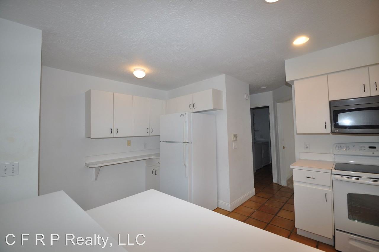 541 Melrose Ave - Photo 3 of 13