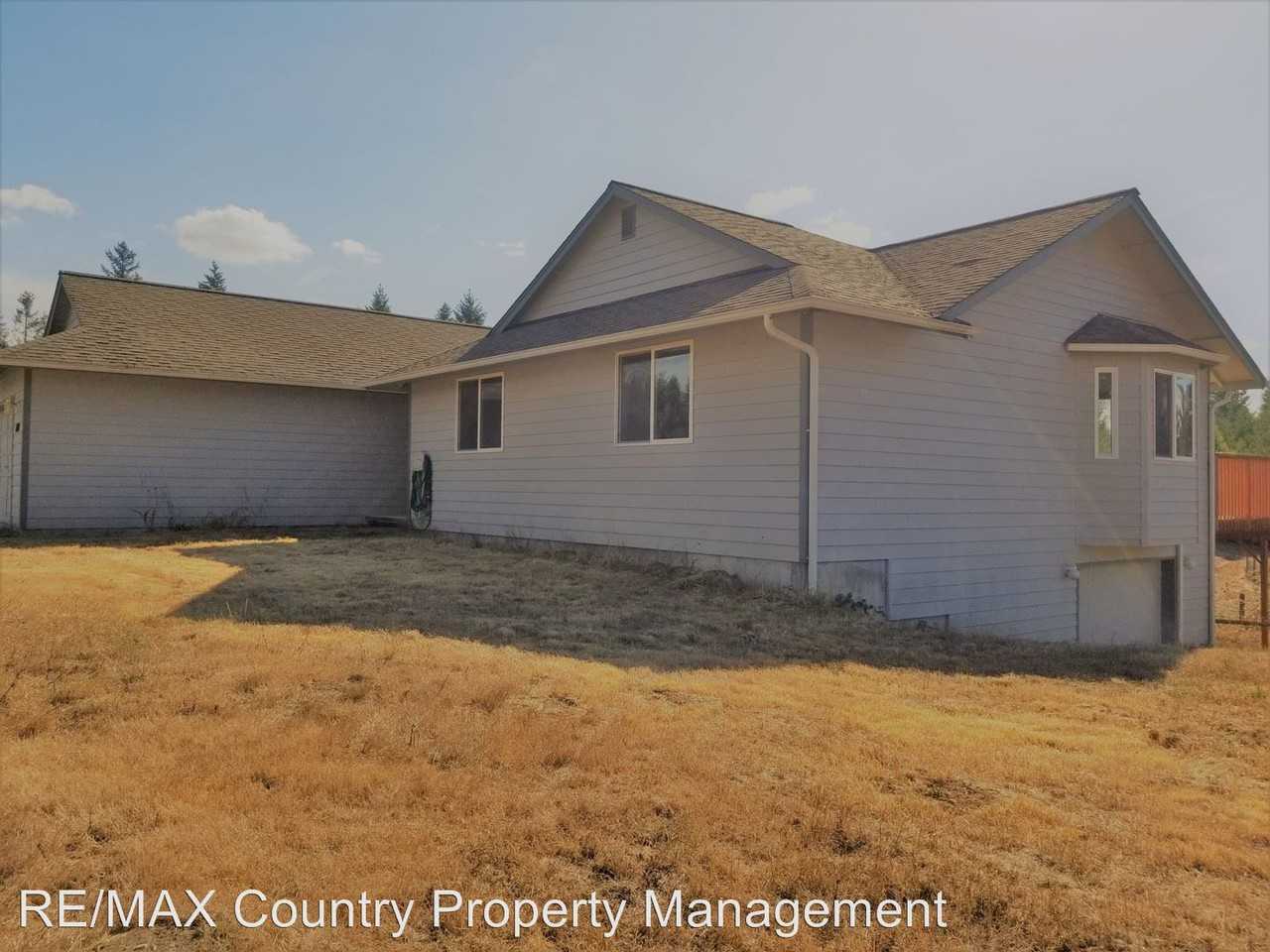 12101 Estate Ln SE - Photo 2 of 32
