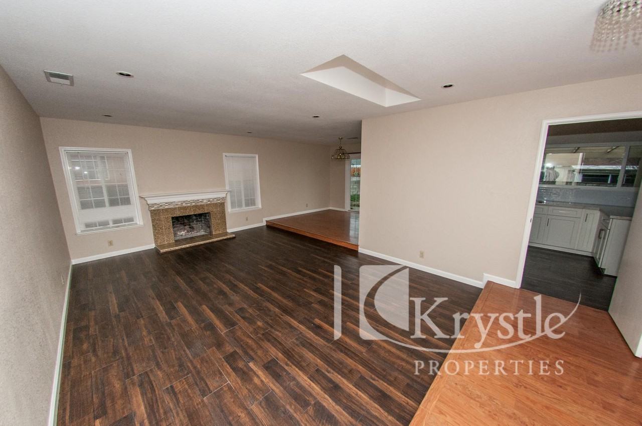 209 Kimberly Dr - Photo 2 of 14