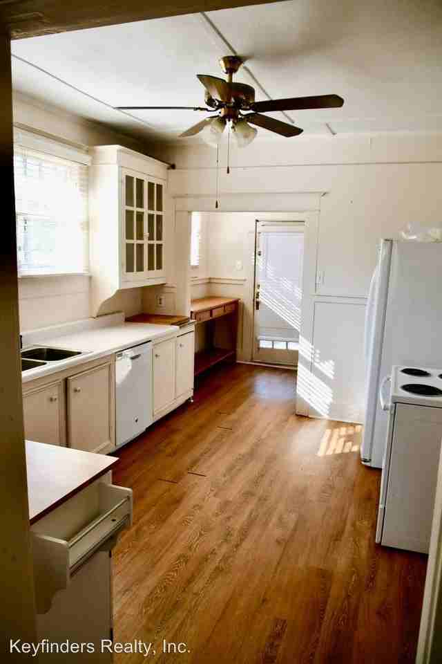 520 Ave A - Photo 3 of 7