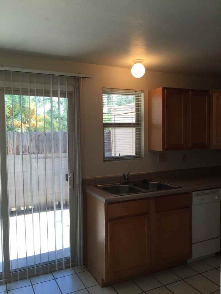 1500 N. Catalina - Photo 3 of 12