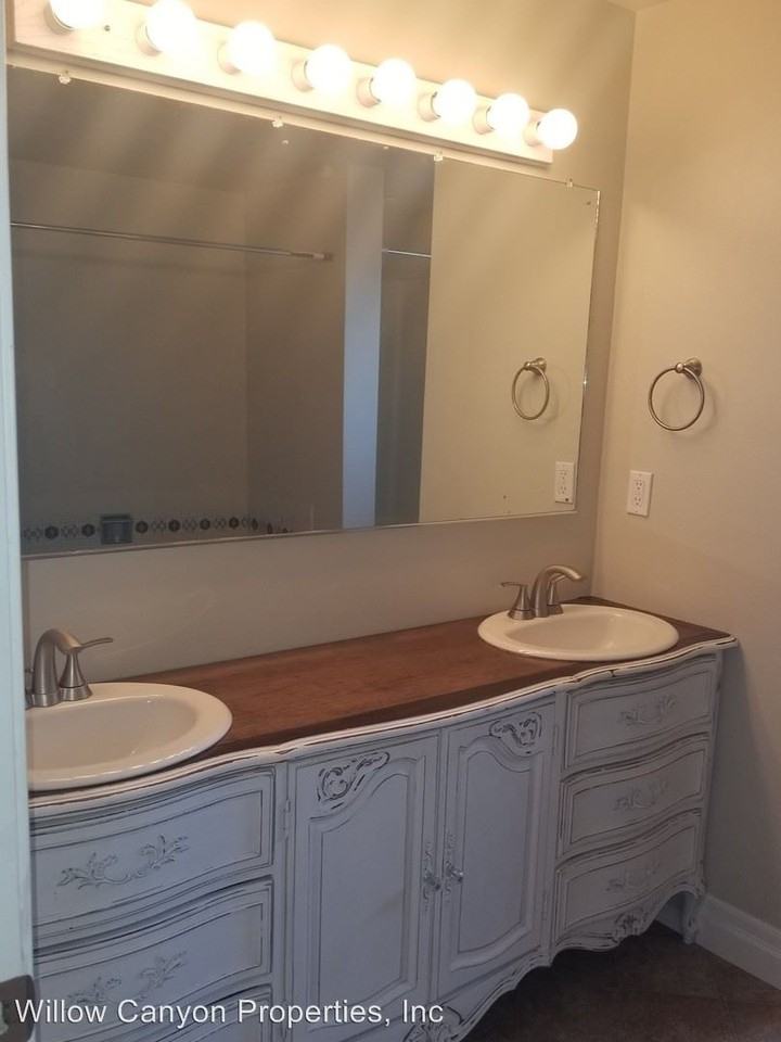 476 NE Bean Dr - Photo 2 of 7