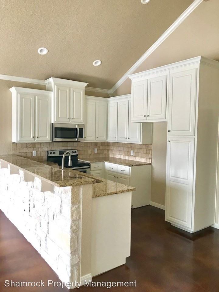 697 Park St - Photo 2 of 7