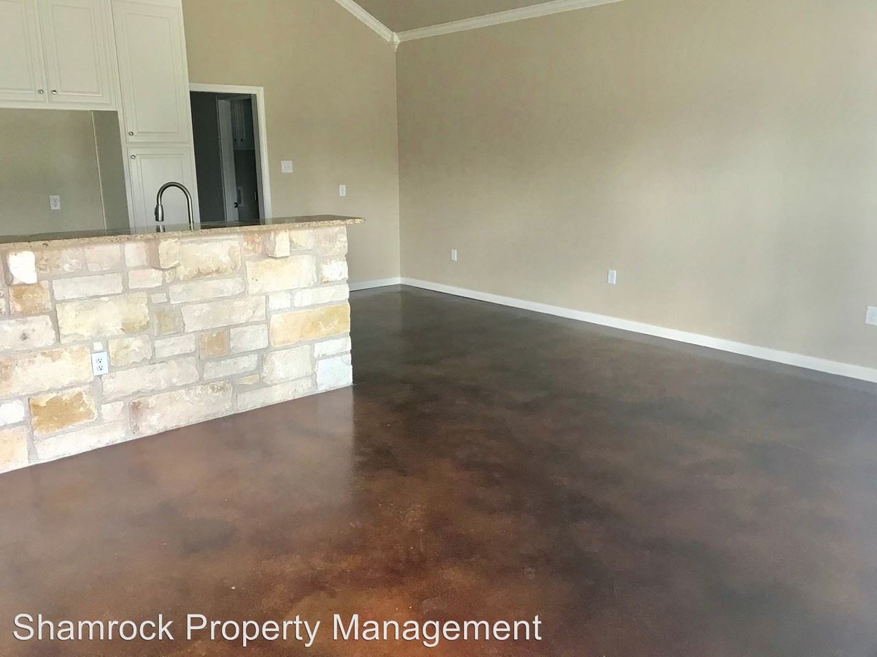 697 Park St - Photo 3 of 7