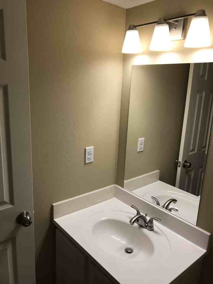 4601 NE Whispering Winds Dr - Photo 3 of 22