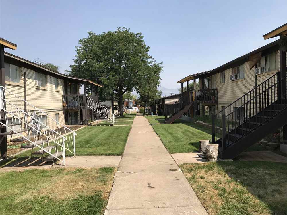 4870 S 450 W - Photo 2 of 11