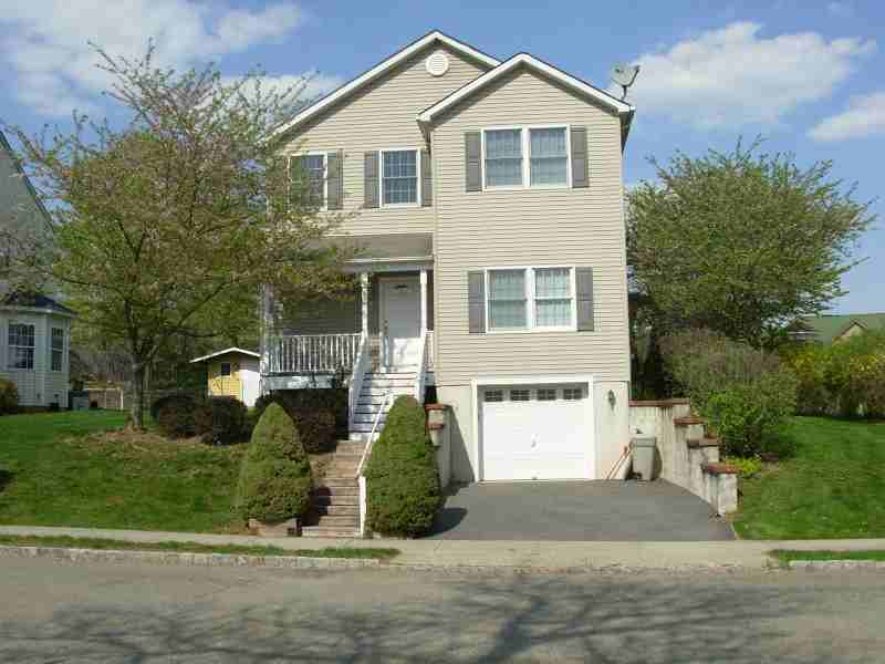 25 Railroad Ave - Photo 2 of 24