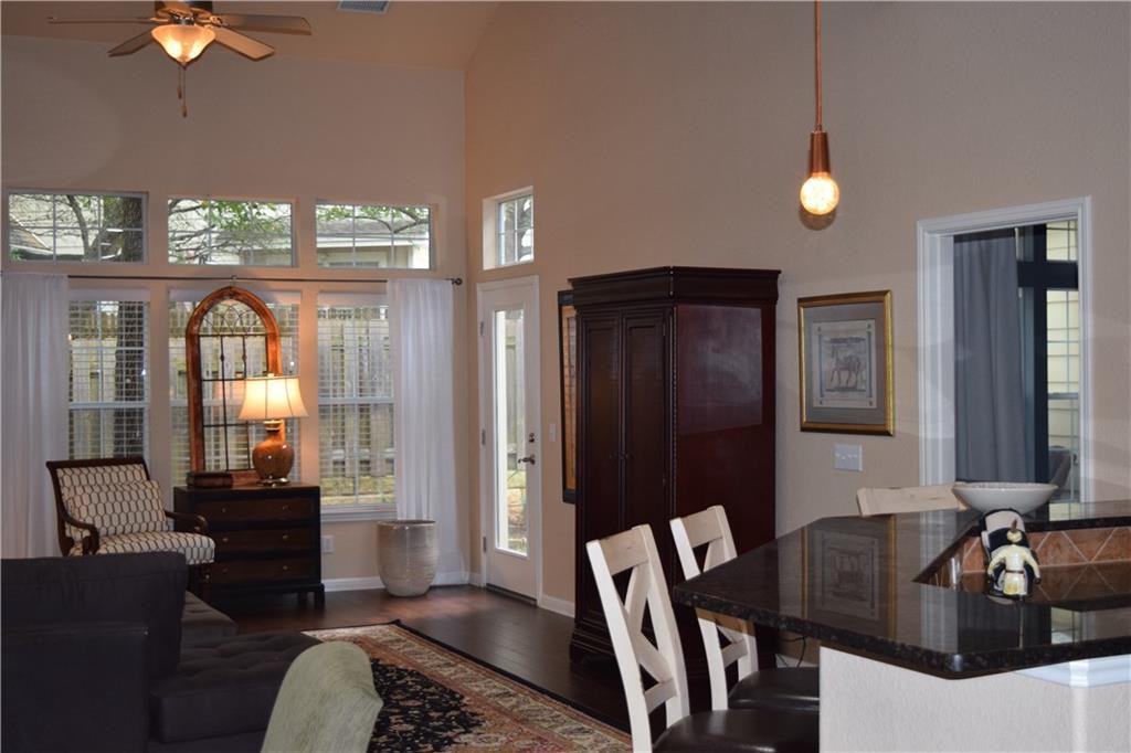 10300 Morado Cove - Photo 3 of 28