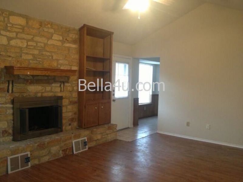 1303 Wayne Dr - Photo 2 of 6