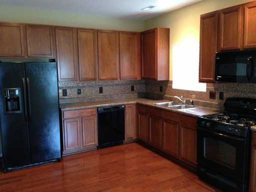 812 Redland Dr - Photo 3 of 9