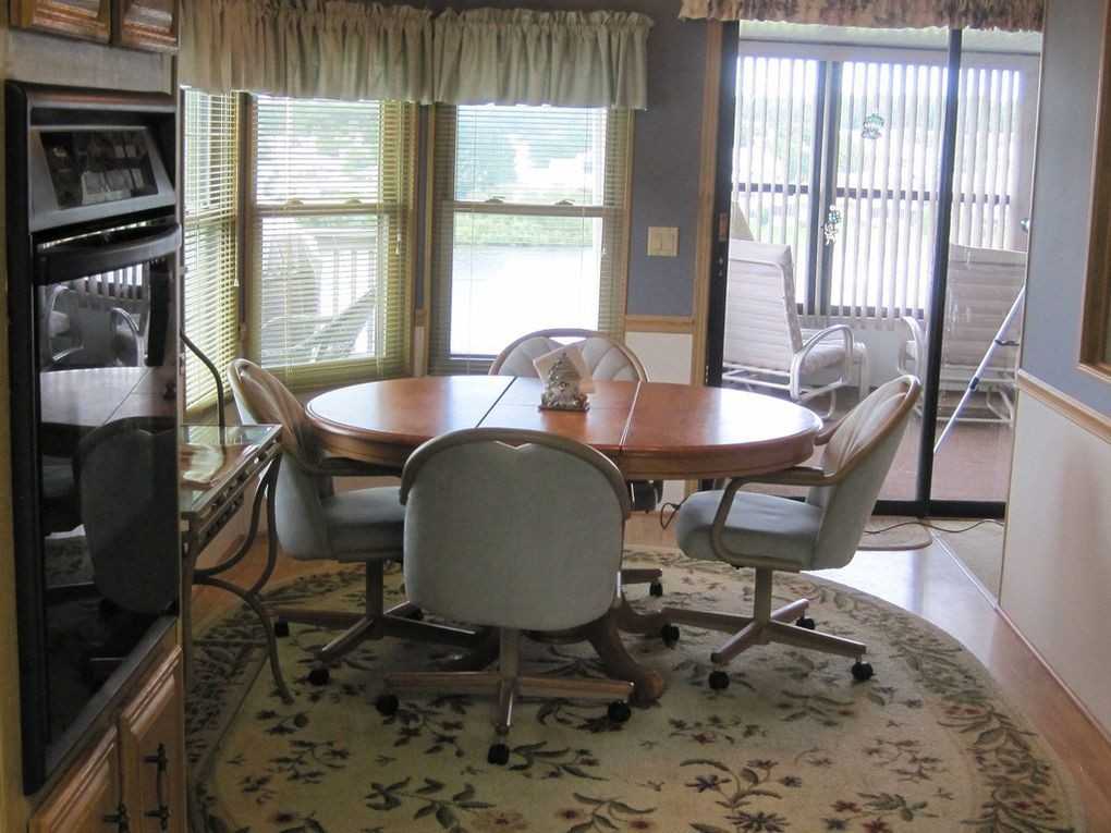 712 Bishop Dr - Photo 3 of 9