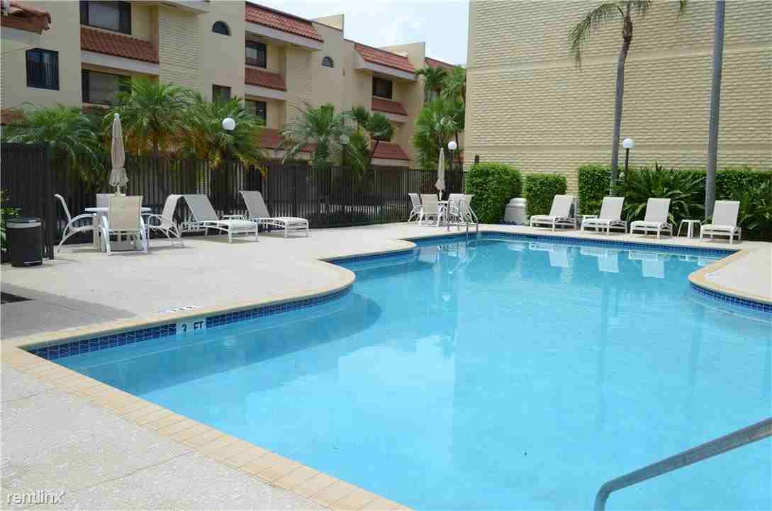 1401 NE 9th St - Photo 2 of 6