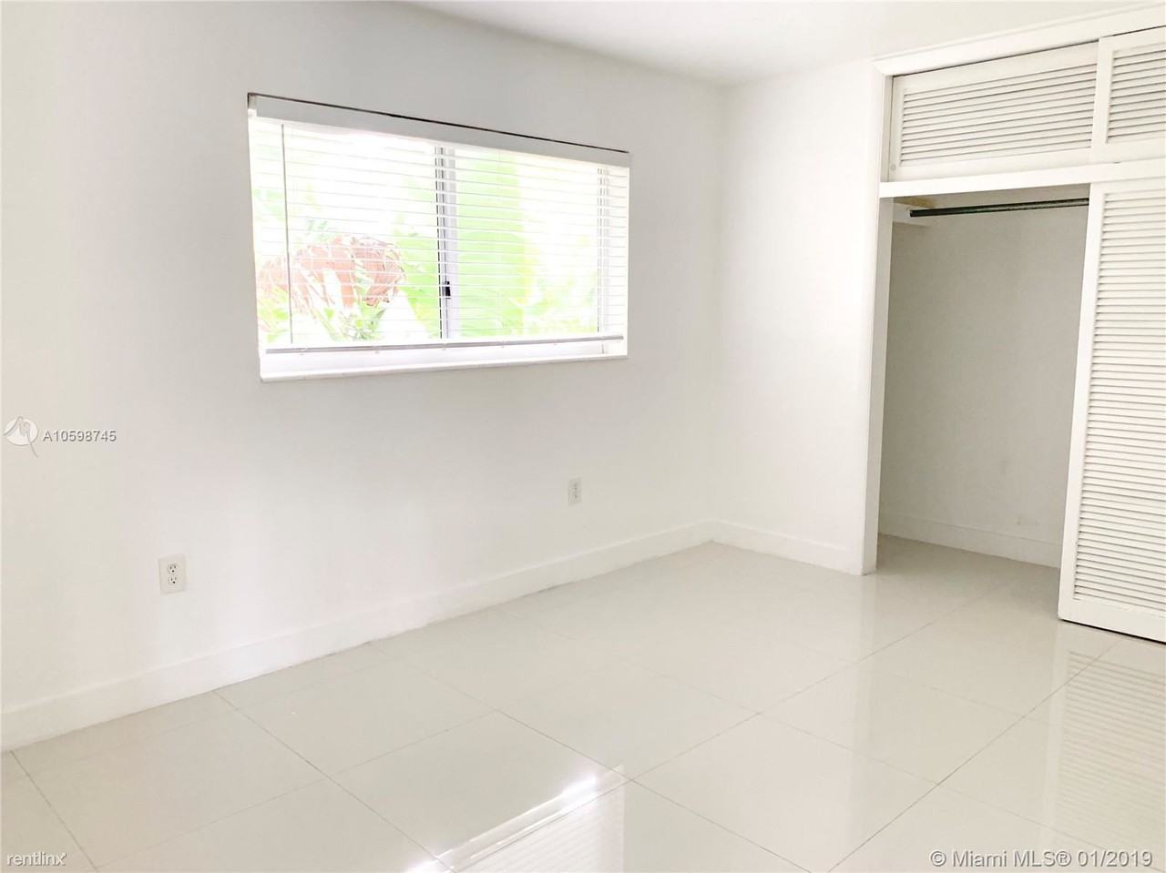 1030 NE 80th St - Photo 3 of 5