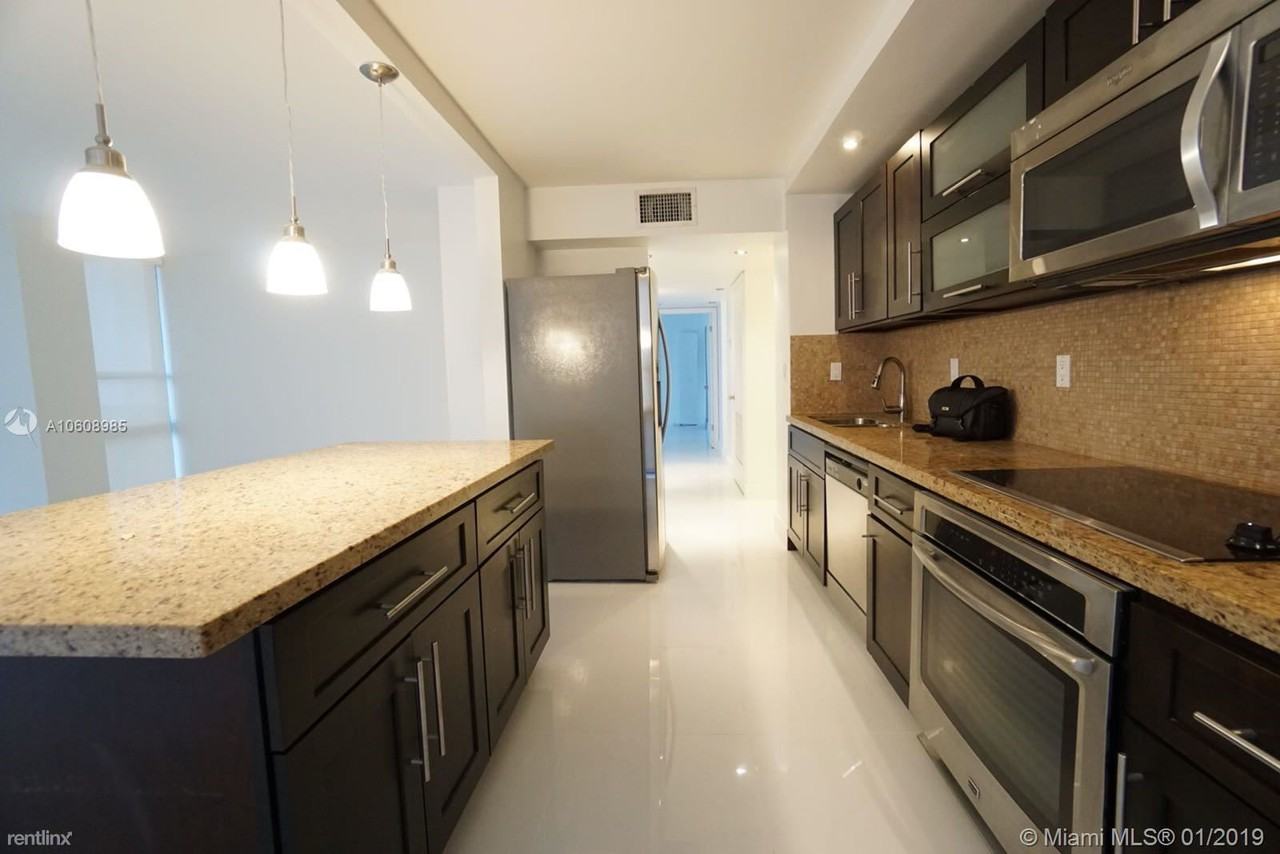 600 NE 36th St - Photo 2 of 7