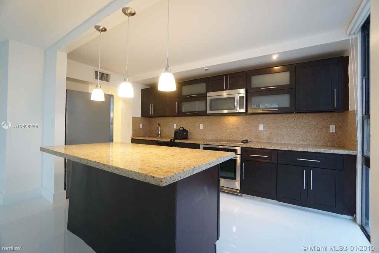 600 NE 36th St - Photo 3 of 7