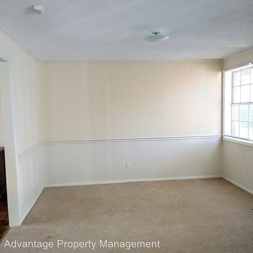 2817 Elmore Park Rd - Photo 2 of 13