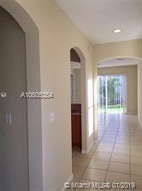 4278 NE 10th Ct - Photo 3 of 8