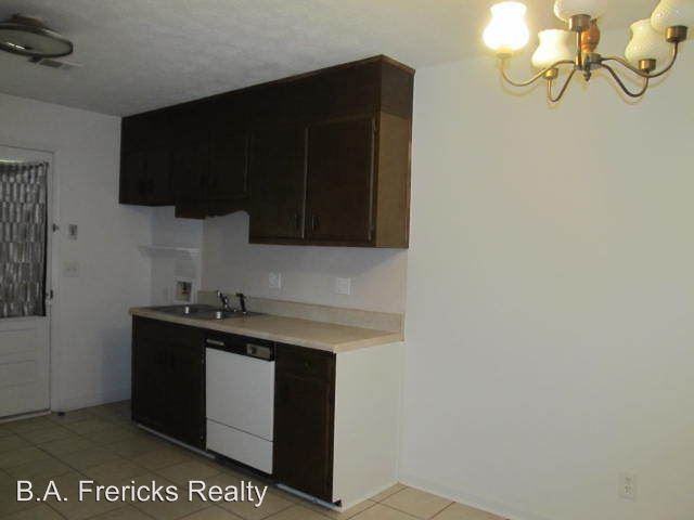 245 Kimberly Way SW - Photo 2 of 8