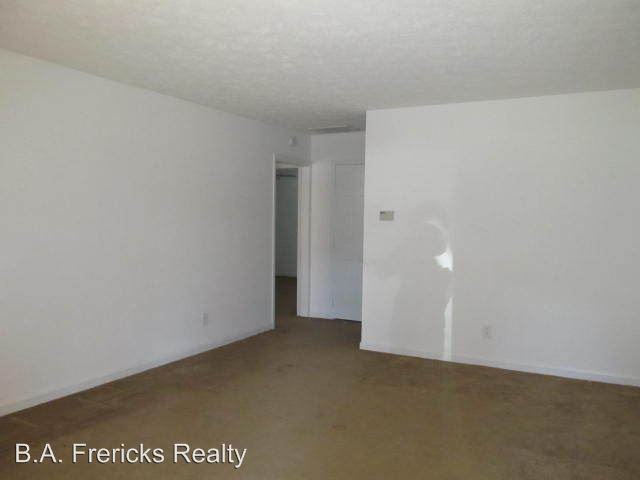 245 Kimberly Way SW - Photo 3 of 8