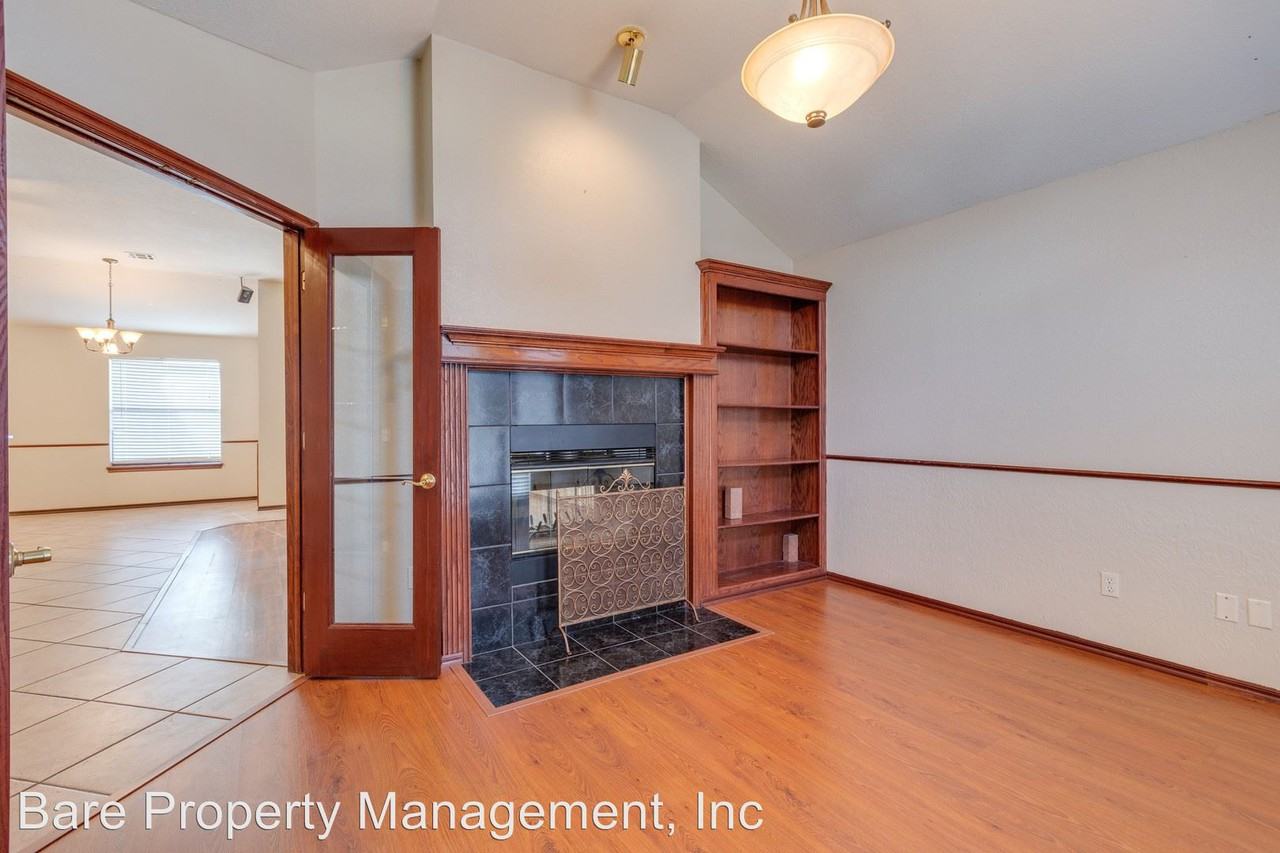 16221 Sugar Loaf Dr - Photo 3 of 19