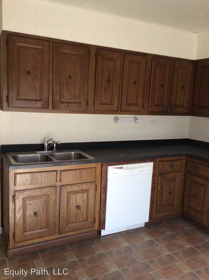 1151 Poplar St - Photo 2 of 18