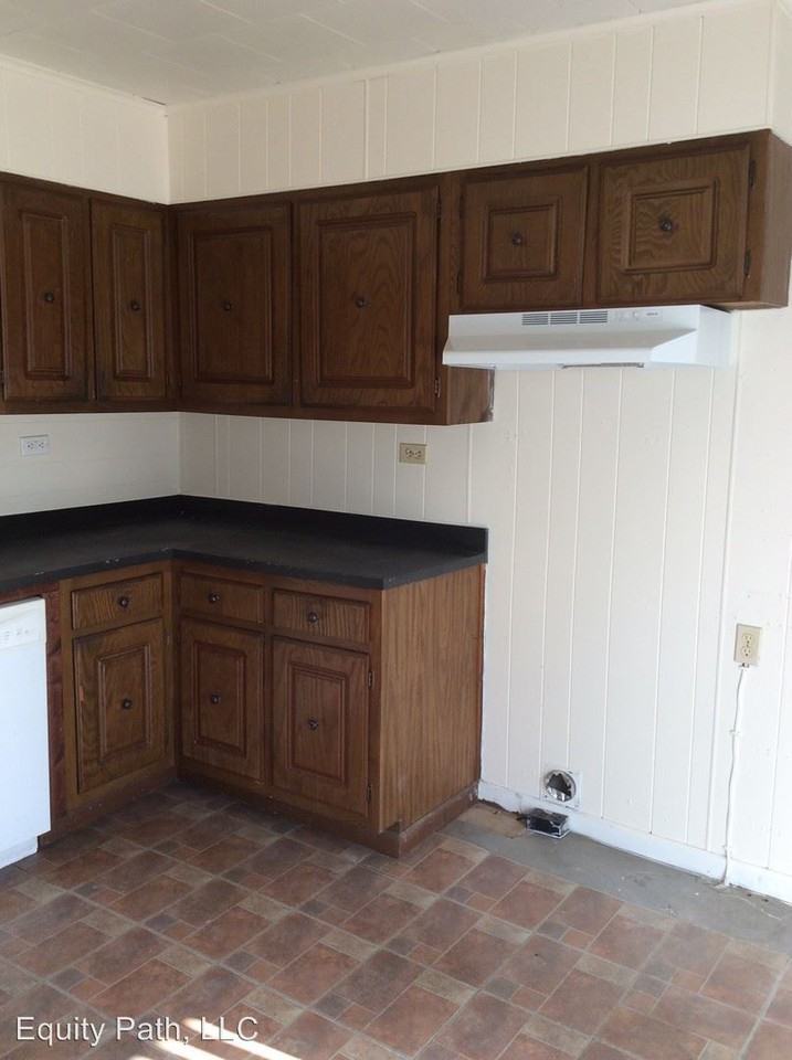 1151 Poplar St - Photo 3 of 18