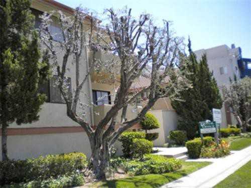 7940 Reseda Blvd - Photo 2 of 9