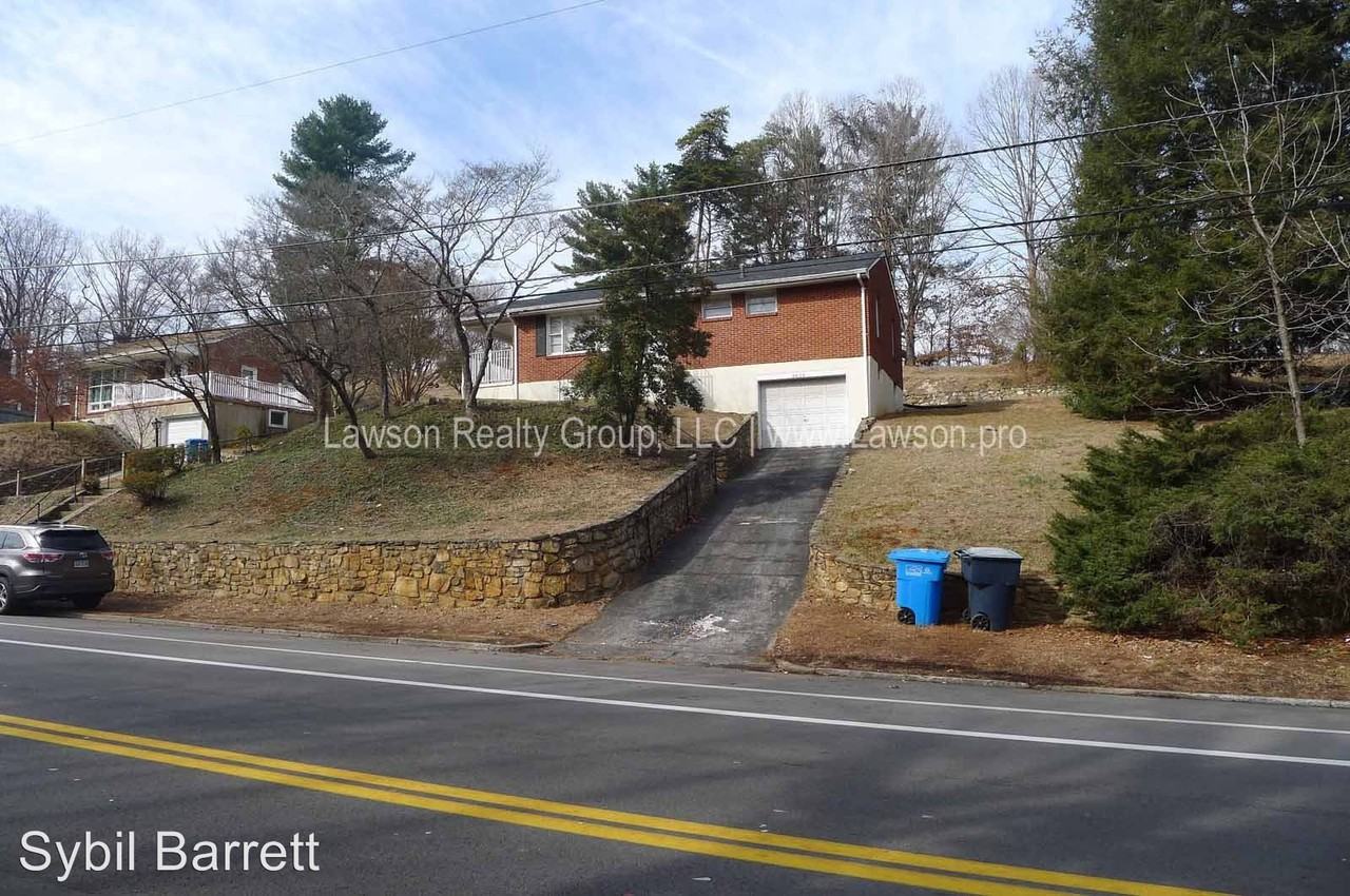 2539 Brambleton Ave SW - Photo 2 of 25