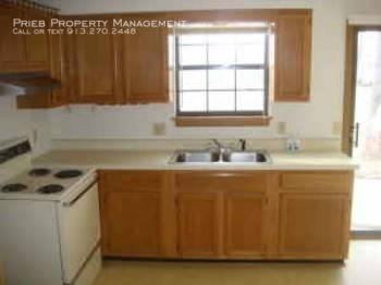 313 N Clinton St - Photo 3 of 4