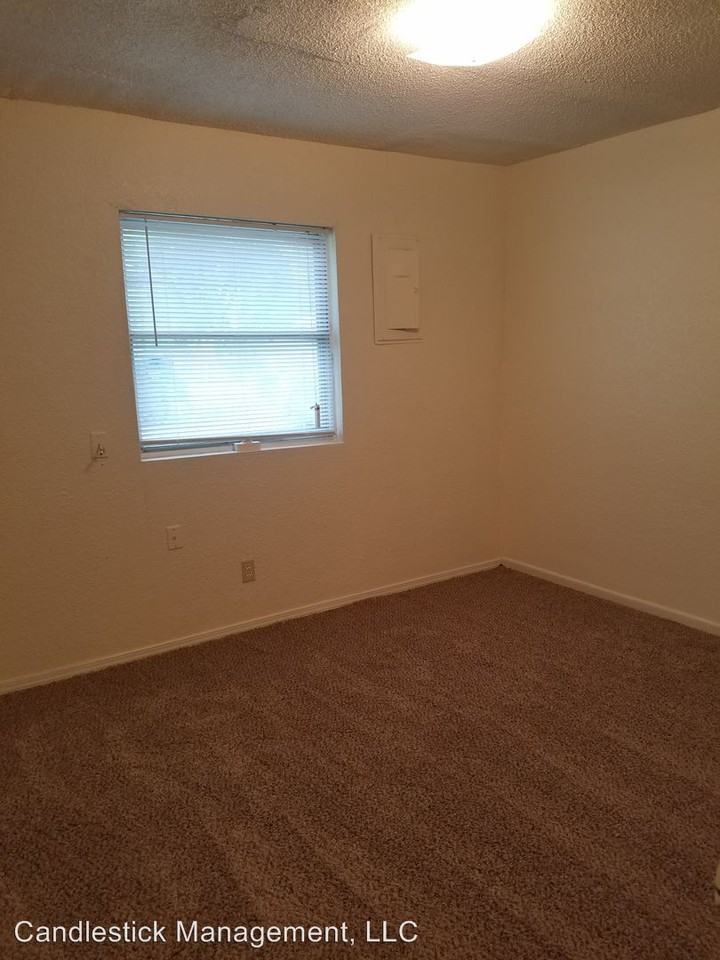 414 SE Winfield Ave - Photo 3 of 4