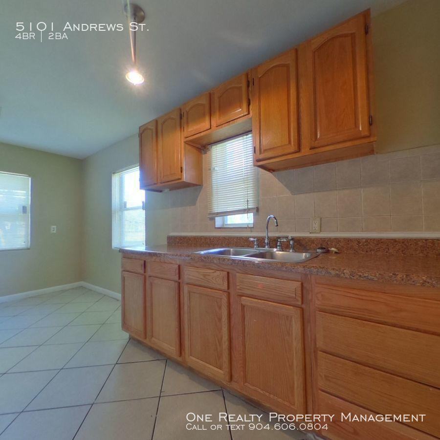 5101 Andrews St - Photo 3 of 16