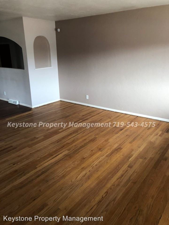 1 Bramblewood Ln - Photo 2 of 16