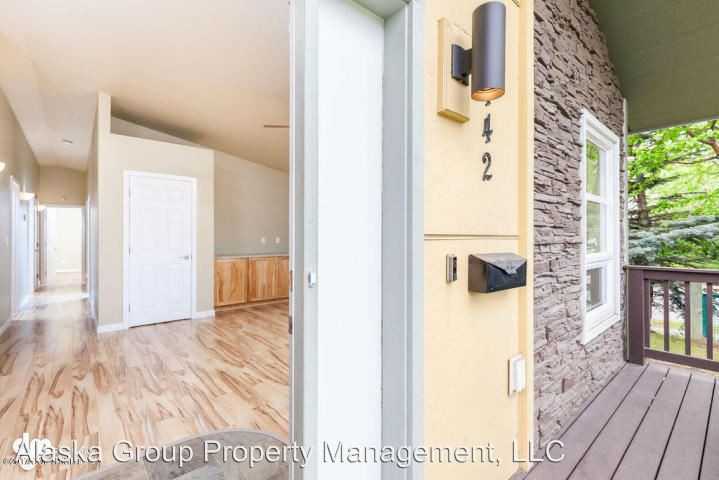 442 Bragaw St - Photo 2 of 23