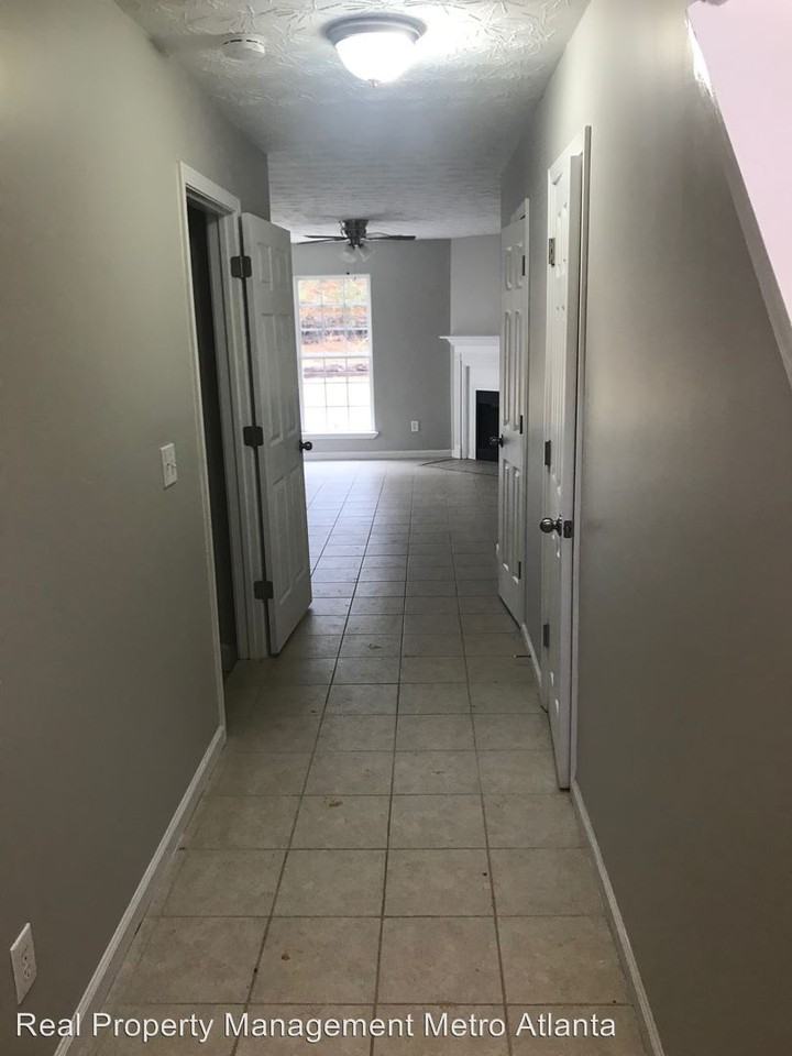 216 Matthew Ln - Photo 2 of 19