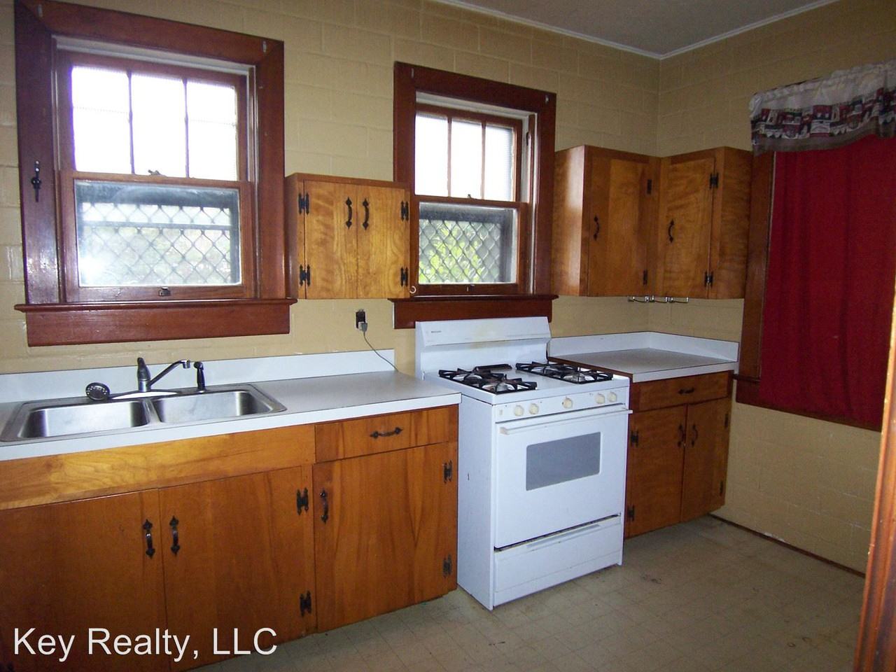 712 18th St - Photo 2 of 2