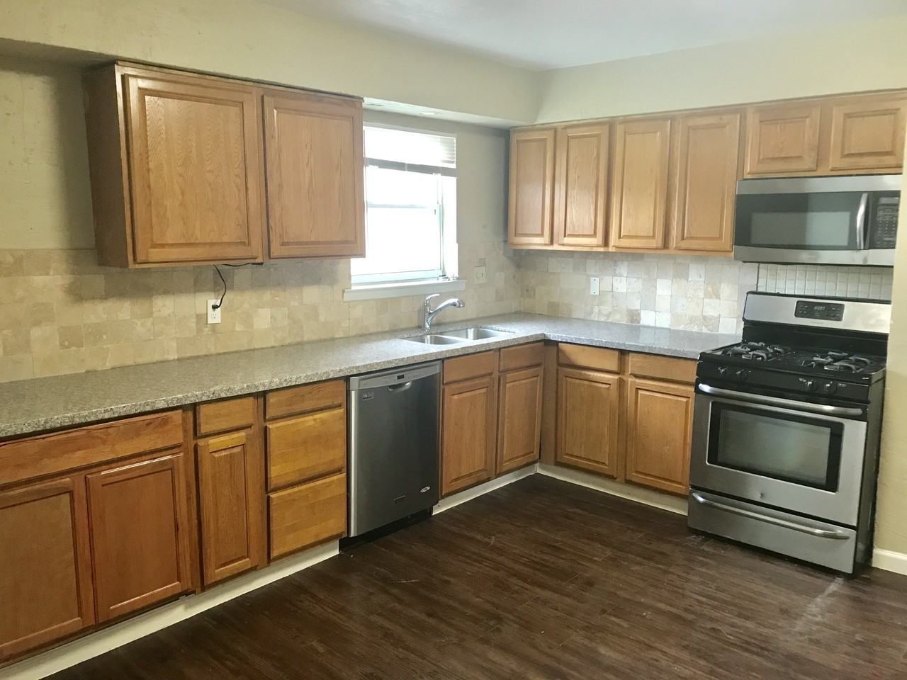 1407 Alta Vista St - Photo 3 of 12