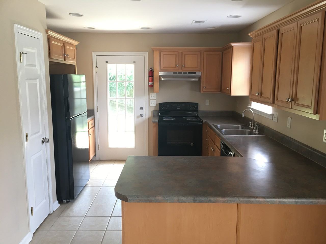 636 Meriweather Dr - Photo 3 of 16