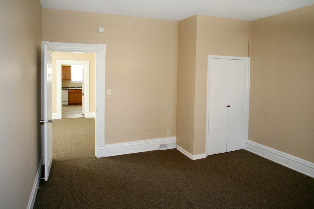 538 Charles Ave - Photo 2 of 5