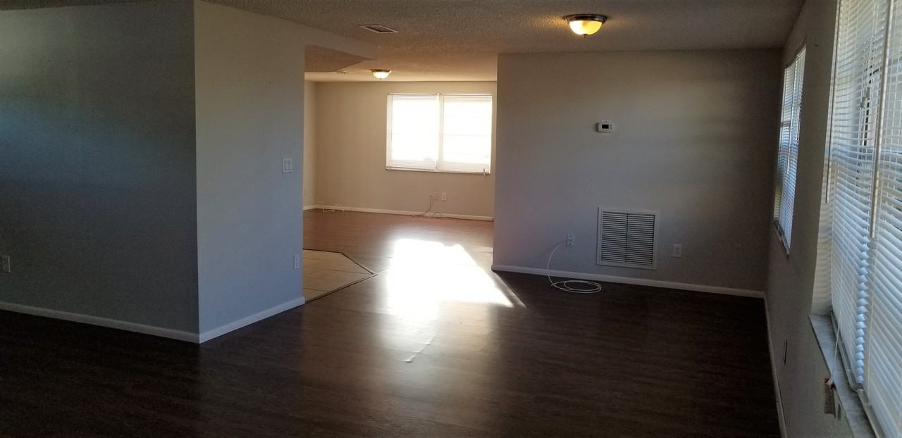 6120 Seabreeze Dr - Photo 3 of 6