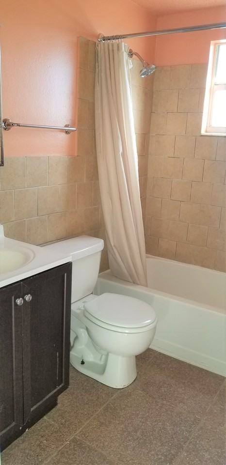 7912 Butler Ave - Photo 3 of 4