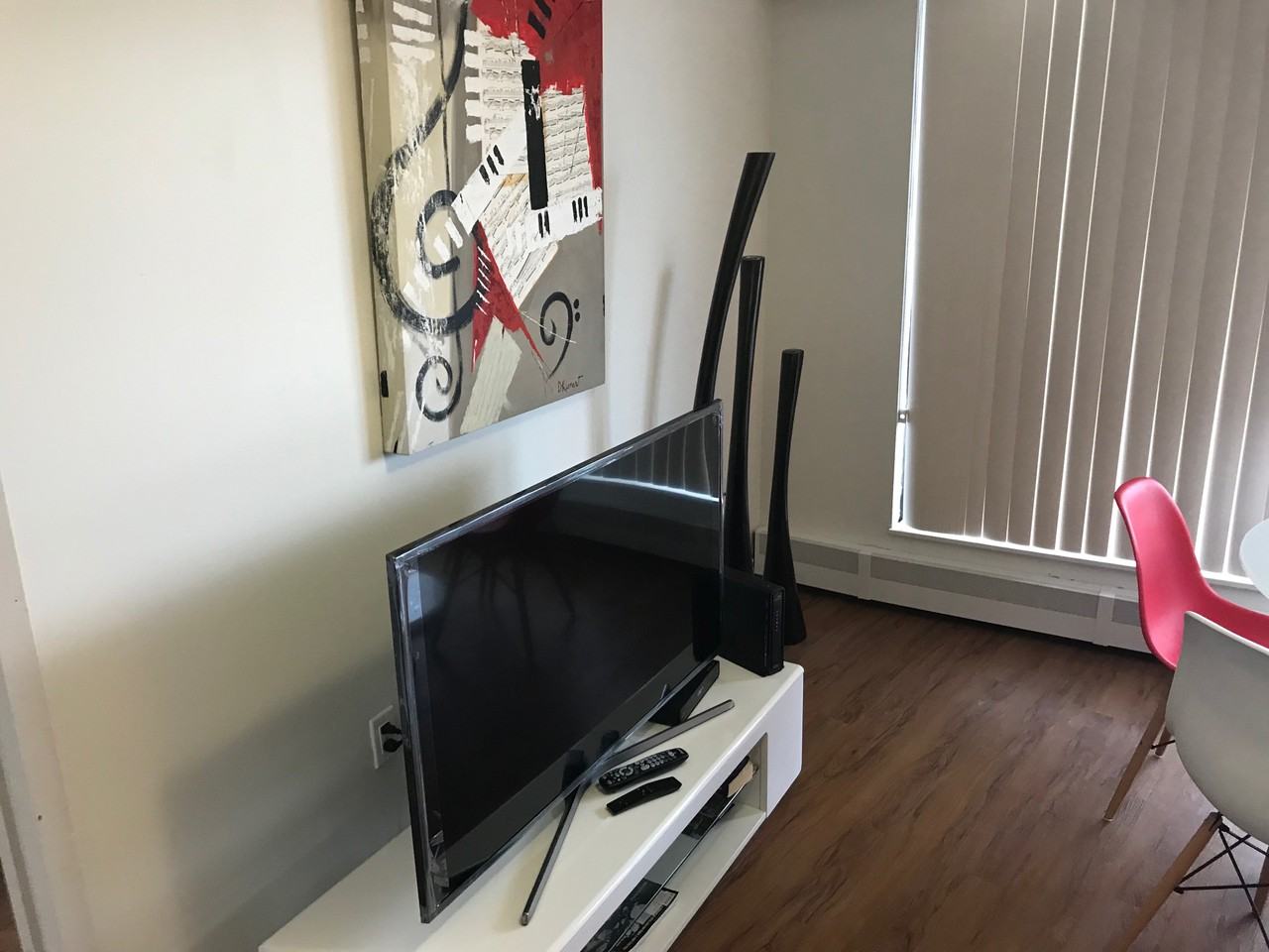 1989 Marine Drive - Photo 2 of 21