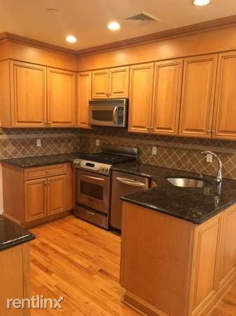 Spacious 3 Bed, 2.5 Bath Duplex in Private Home - 1 Car Garage - W/D in Unit - Rye - Photo 2 of 22