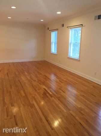 Spacious 3 Bed, 2.5 Bath Duplex in Private Home - 1 Car Garage - W/D in Unit - Rye - Photo 3 of 22