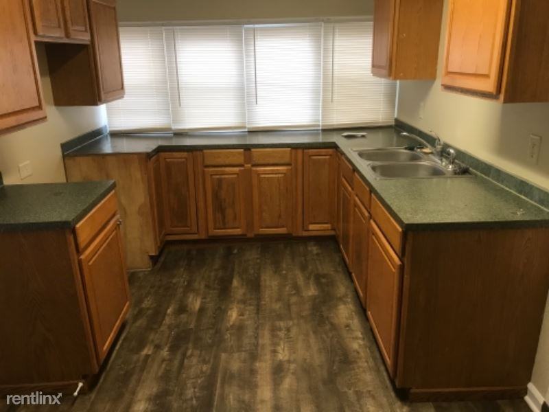 108 N Sedgwick St - Photo 2 of 8