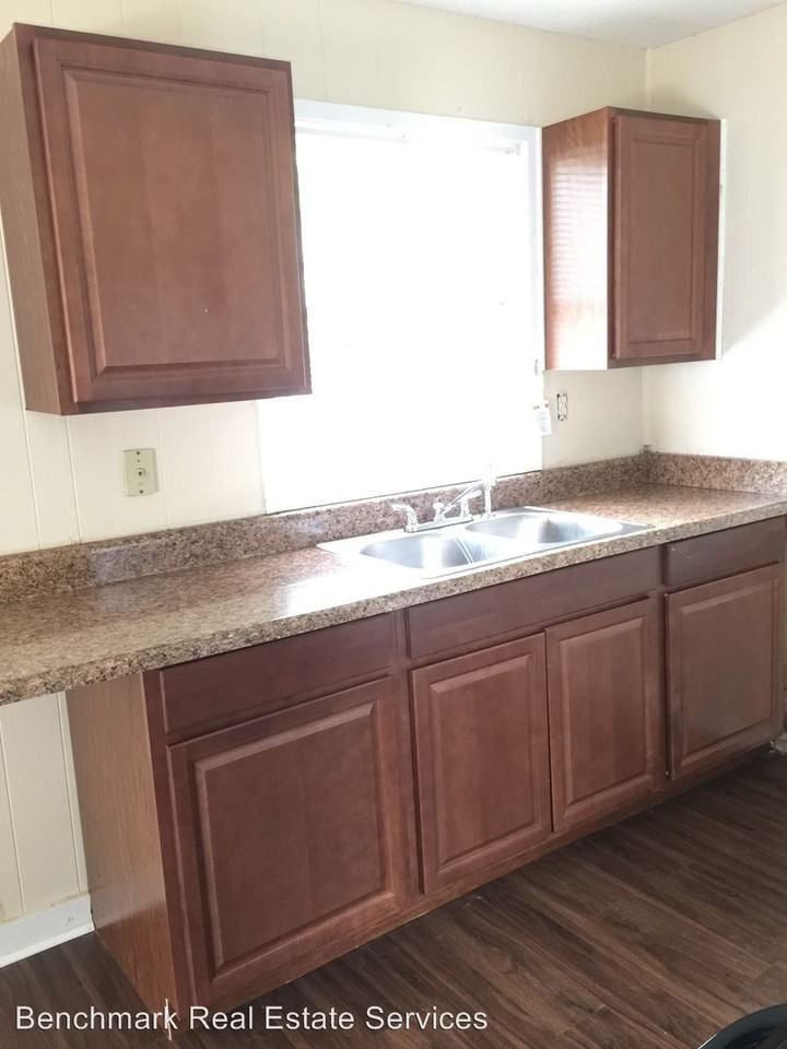 305 Skylark Ave - Photo 2 of 10