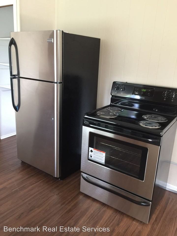 305 Skylark Ave - Photo 3 of 10