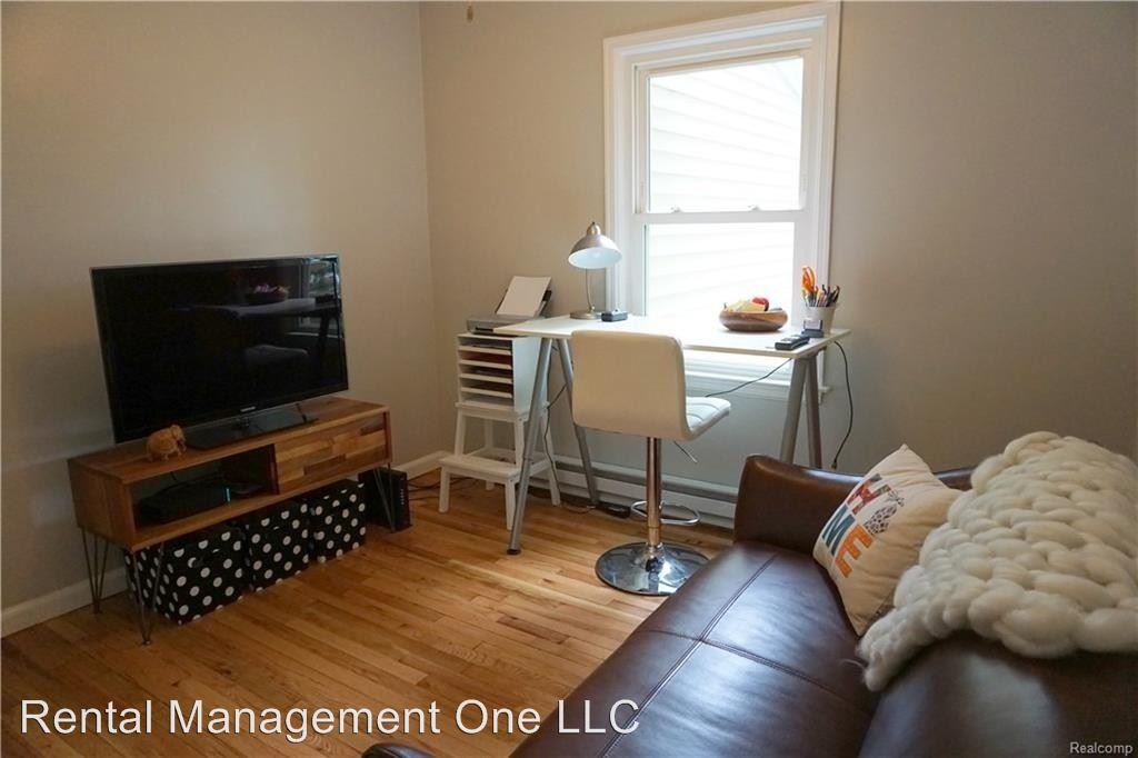 1127 E Commerce St - Photo 2 of 19