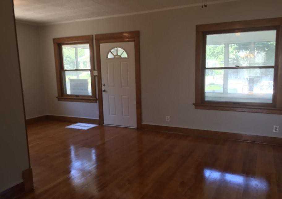 370 18th St SE - Photo 2 of 7