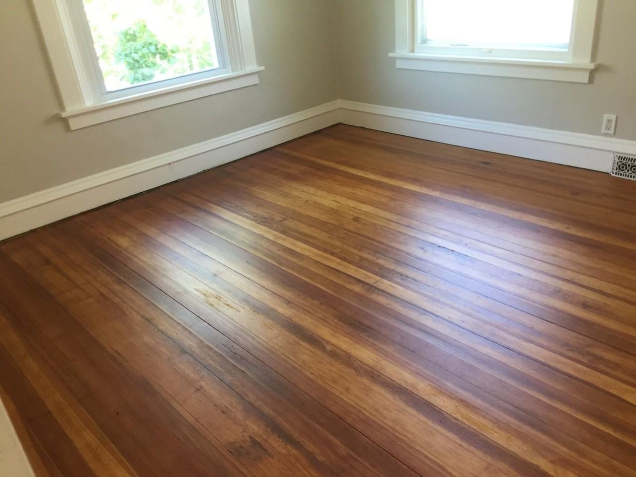 370 18th St SE - Photo 3 of 7