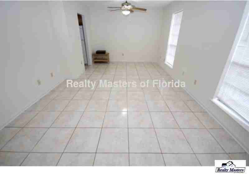 512 Dartmoor Ln - Photo 2 of 20